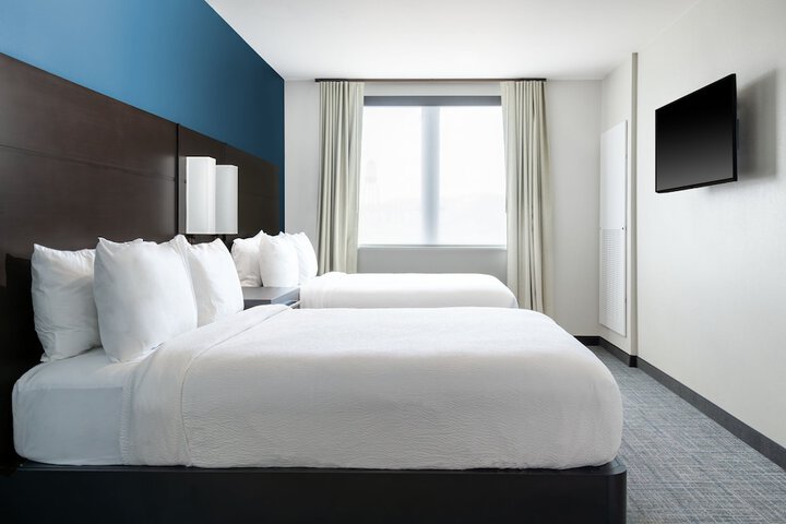 Room 27 of 38