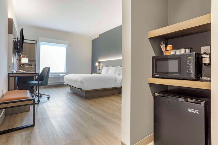 Room 12 of 82
