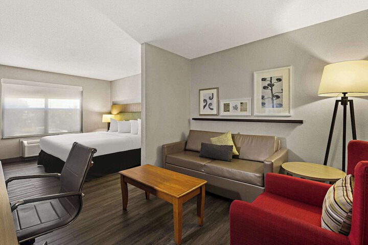 Room 33 of 53