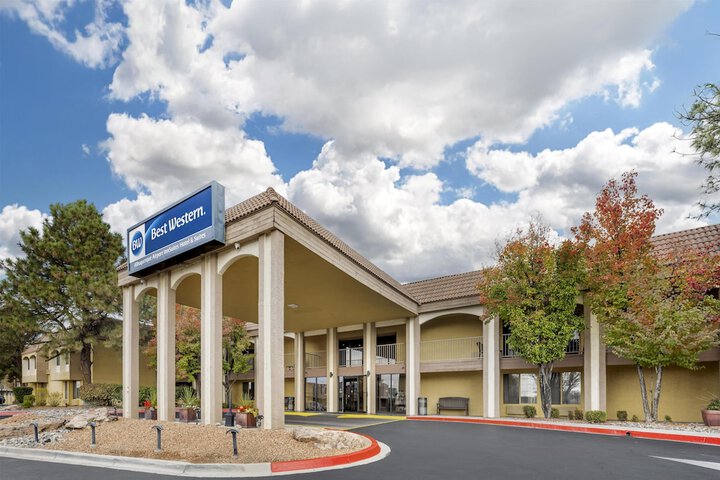 Best Western Airport Albuquerque InnSuites Hotel & Suites