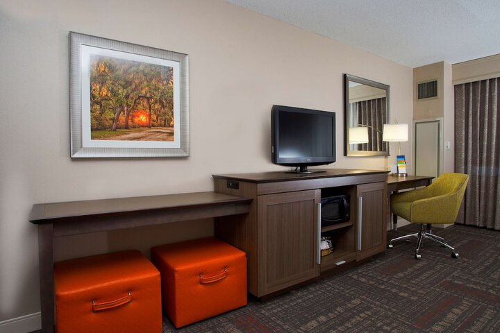 Hampton Inn & Suites Valdosta / Conference Center