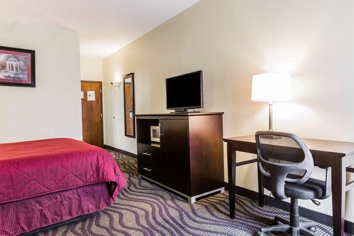 Quality Inn & Suites North Montgomery