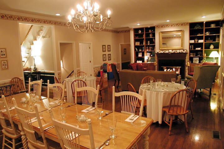 Dining 27 of 66