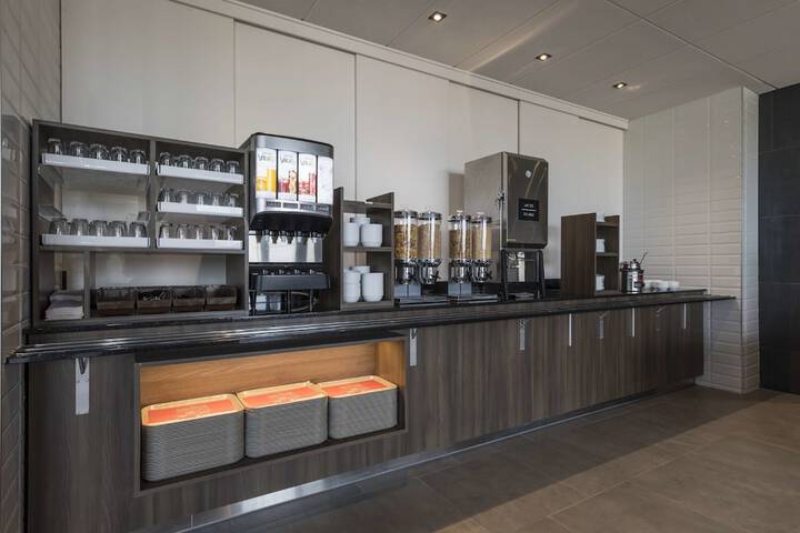 Breakfast/Coffee Service 93 of 107