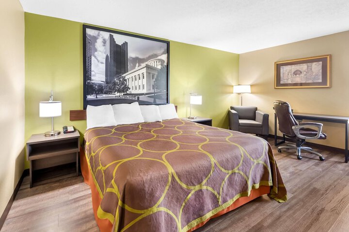 Super 8 by Wyndham Bellefontaine