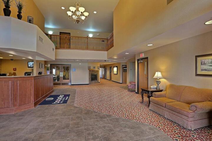 COMFORT INN & SUITES