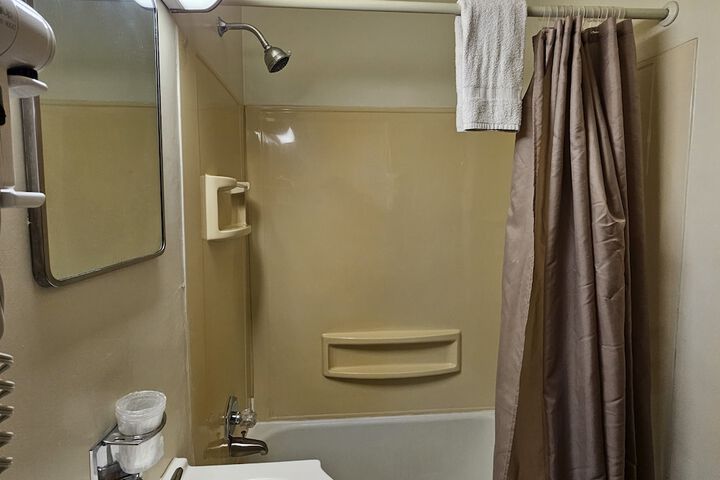 Room 35 of 46