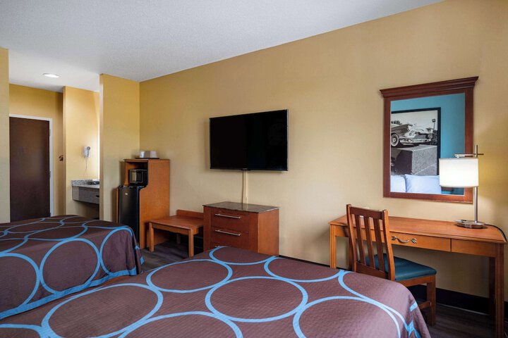 Super 8 by Wyndham Salisbury