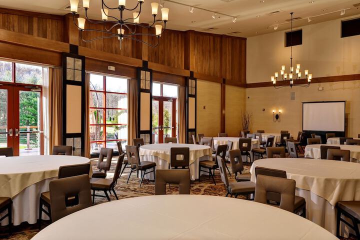 Ballroom/Hall 45 of 56