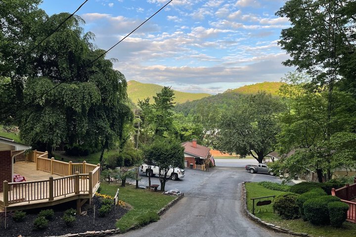 Mountain Aire Cottages Inn & Glamping