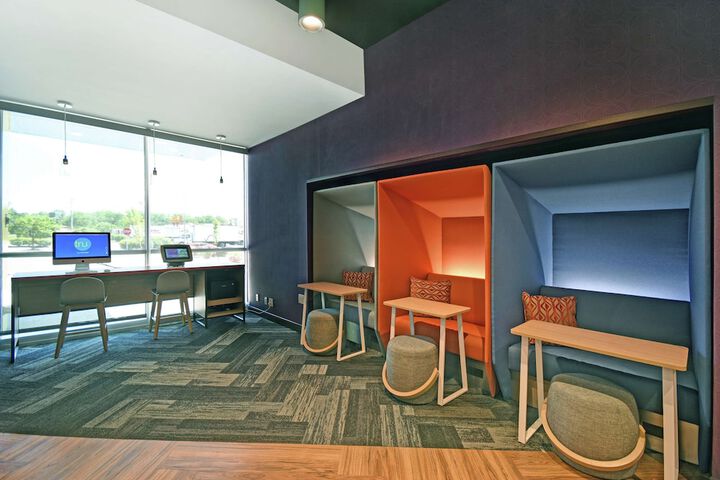 Business Center 33 of 35