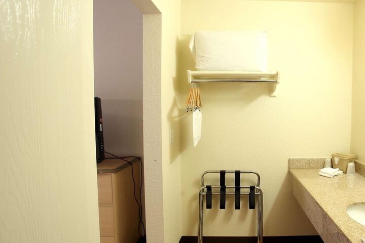 California Inn & Suites Rancho Cordova - Sacramento