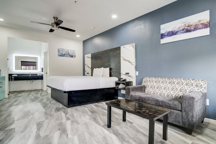 Room 16 of 52