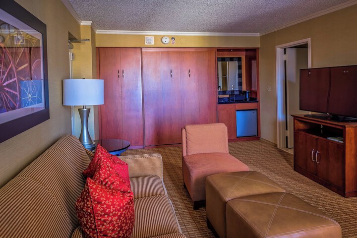 Room 17 of 40