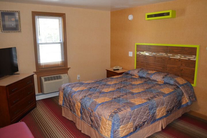 Room 9 of 12