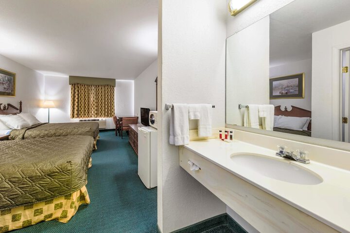 Room 17 of 40