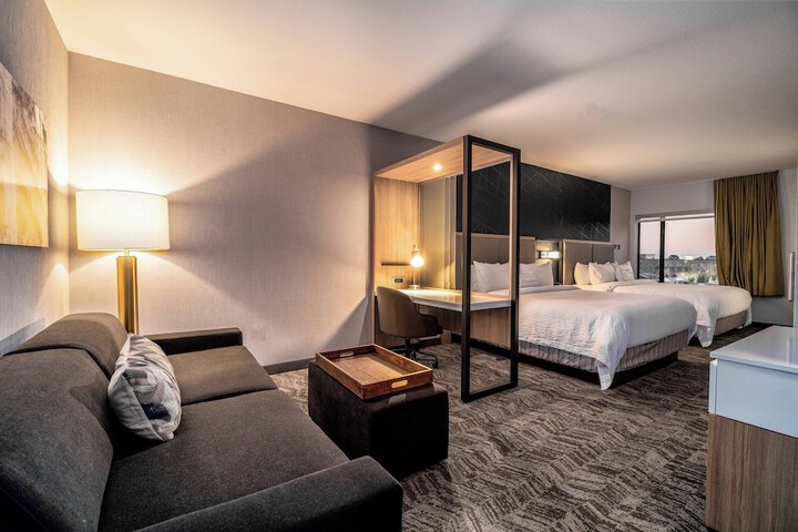 Room 11 of 18