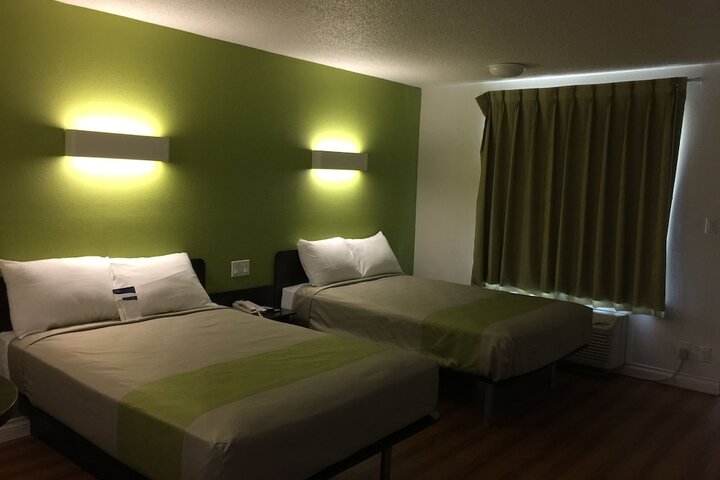 Room 26 of 40