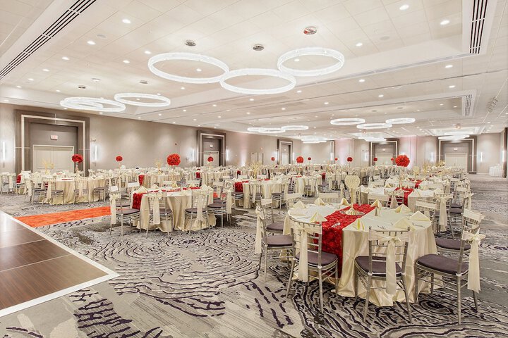 Holiday Inn Chicago Nw Crystal Lk Convention Center by IHG