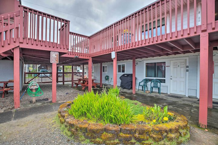 Rockaway Beach Condo - Beach Access Nearby!
