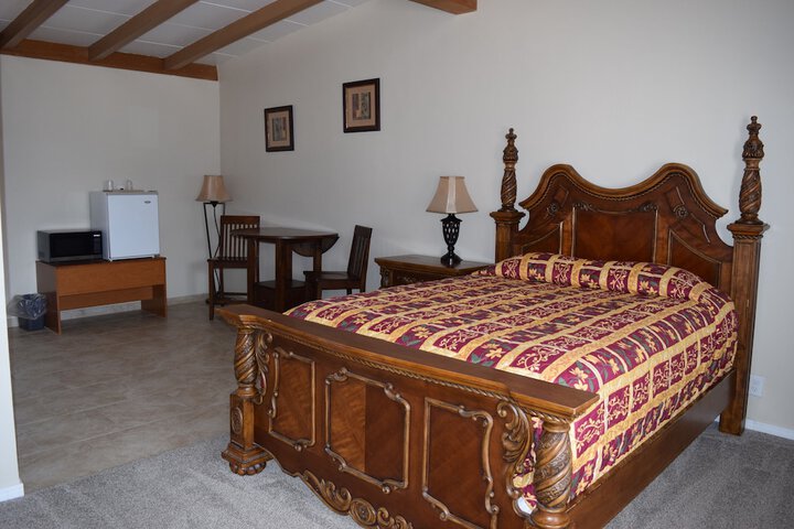 Room 5 of 9