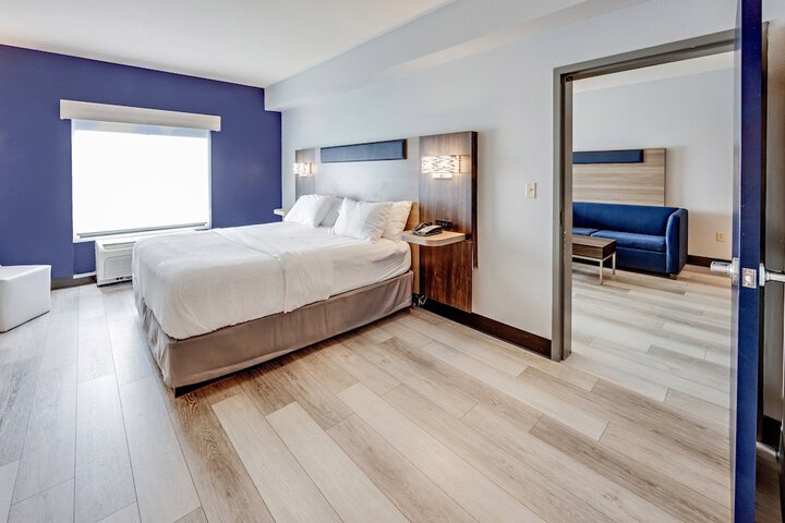 Room 43 of 68