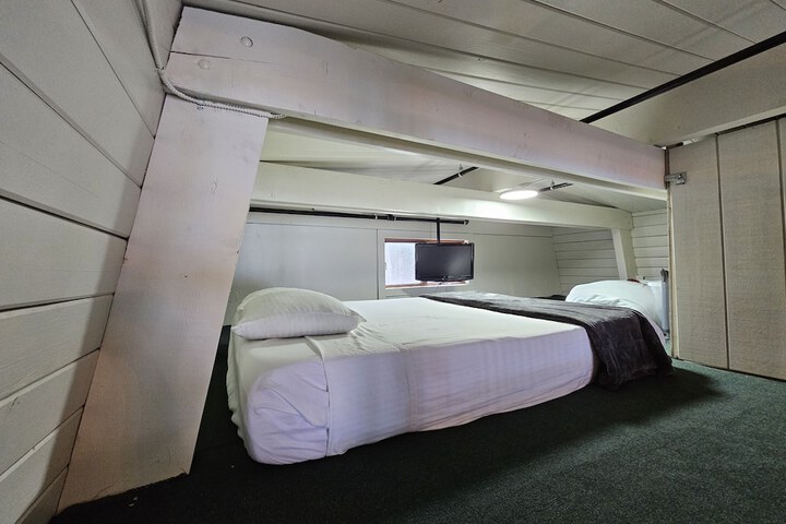 Room 92 of 126