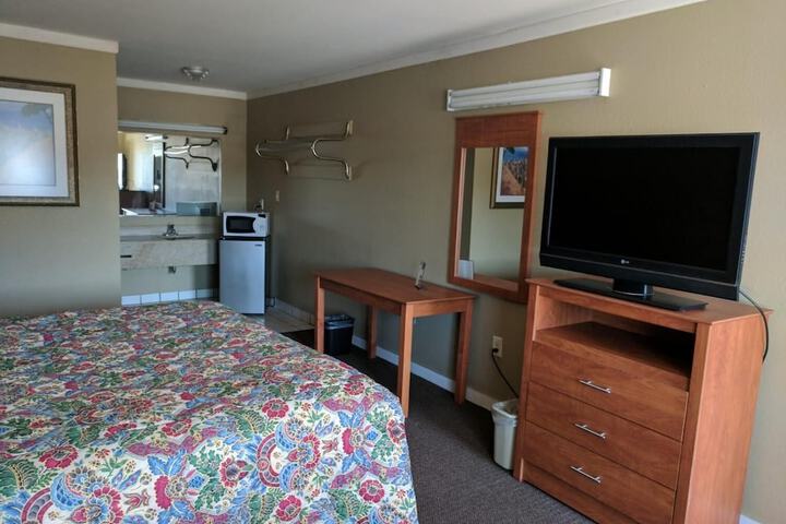 Room 11 of 18