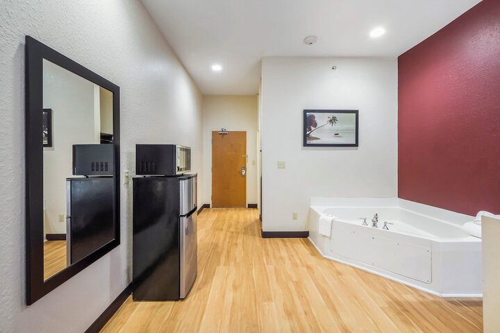 Room 19 of 40