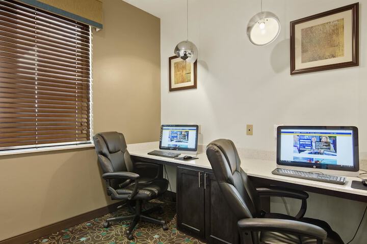 Best Western Lindsay Inn & Suites