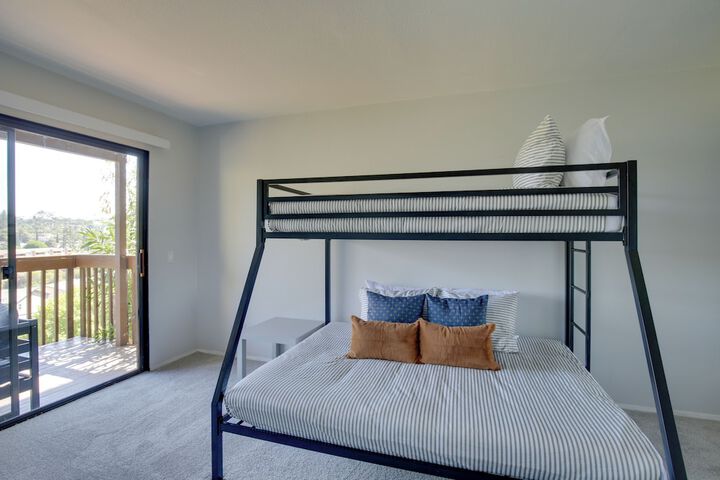 La Mesa Townhome: 15 Mi to San Diego!