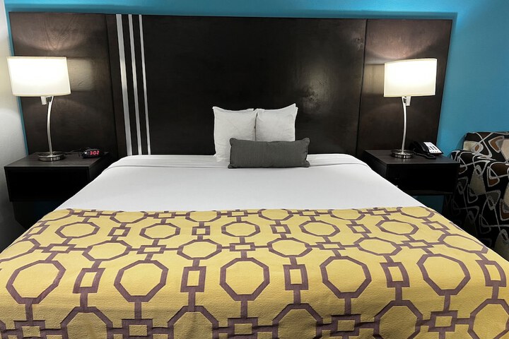Room 33 of 38