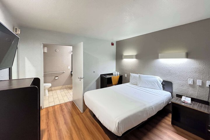 Room 32 of 45