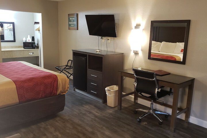 Room 27 of 29