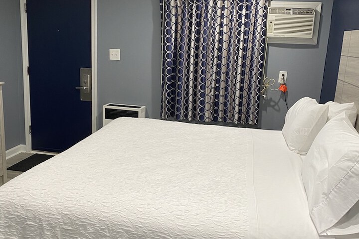 Room 10 of 34