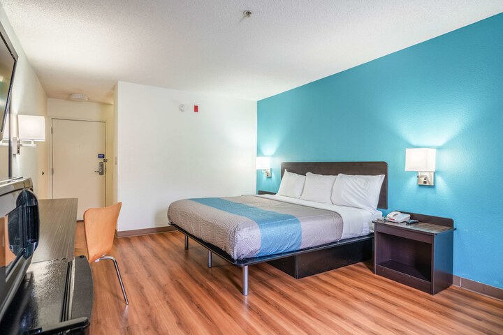 Room 26 of 34