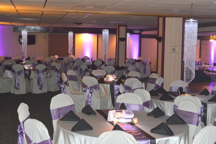 Ballroom/Hall 15 of 16