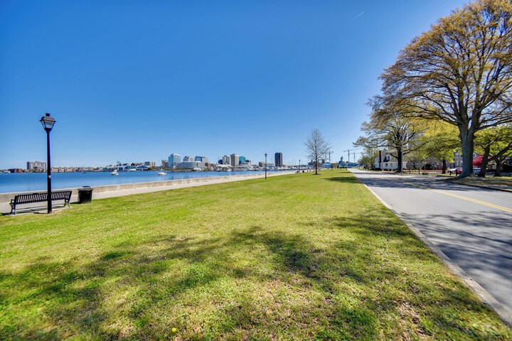 Modern Portsmouth Apartment: Walk to Norfolk Ferry