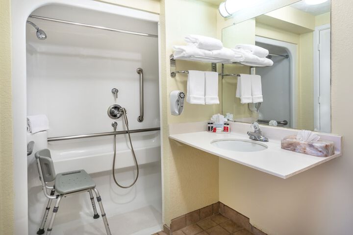 Days Inn & Suites by Wyndham Clovis