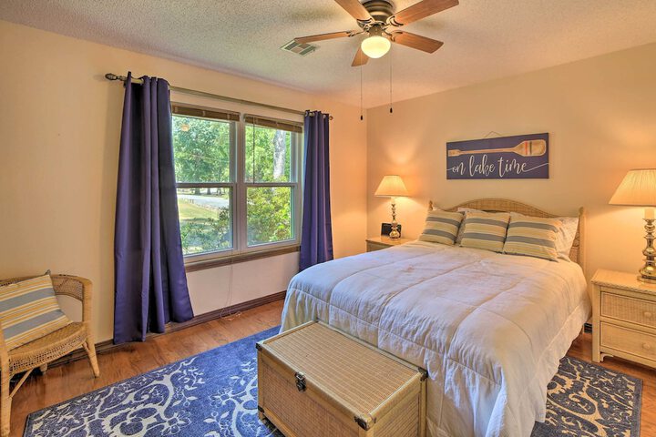 Grand Lake Views + Fire Pit: Monkey Island Home!