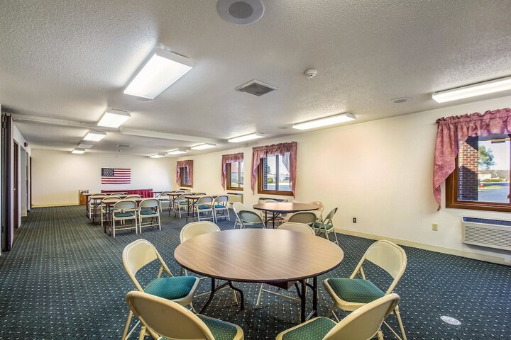 Motel 6 Saukville WI