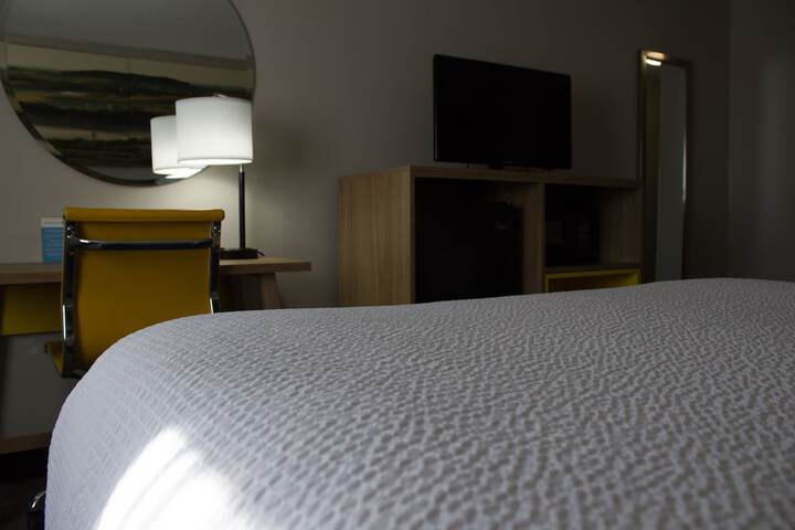 Room 32 of 40