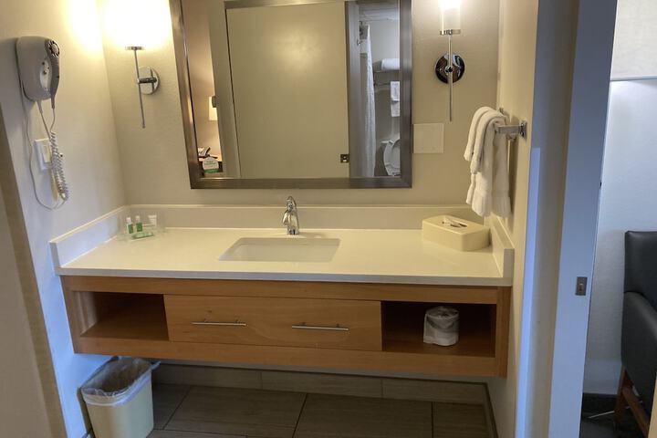 Room 15 of 28