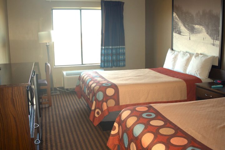 Room 9 of 33