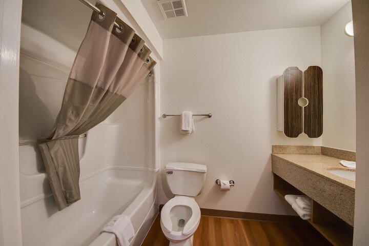 Room 17 of 25