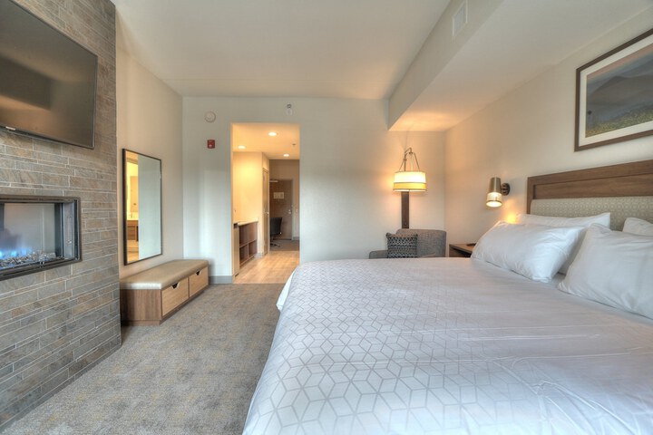 Room 34 of 107
