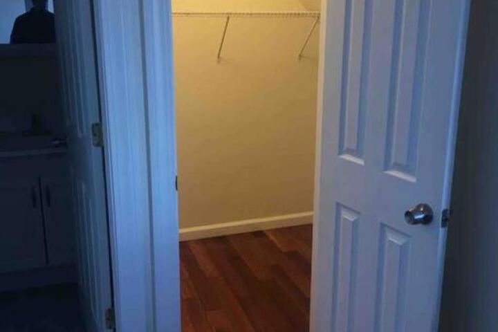Lovely one bedroom with free parking