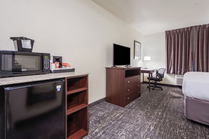 Room 27 of 40