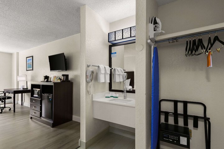 Room 19 of 35