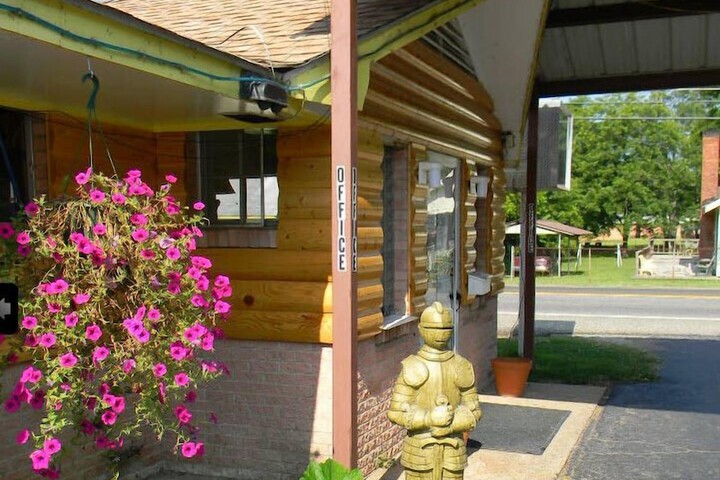 Little Shamrock Motel A1
